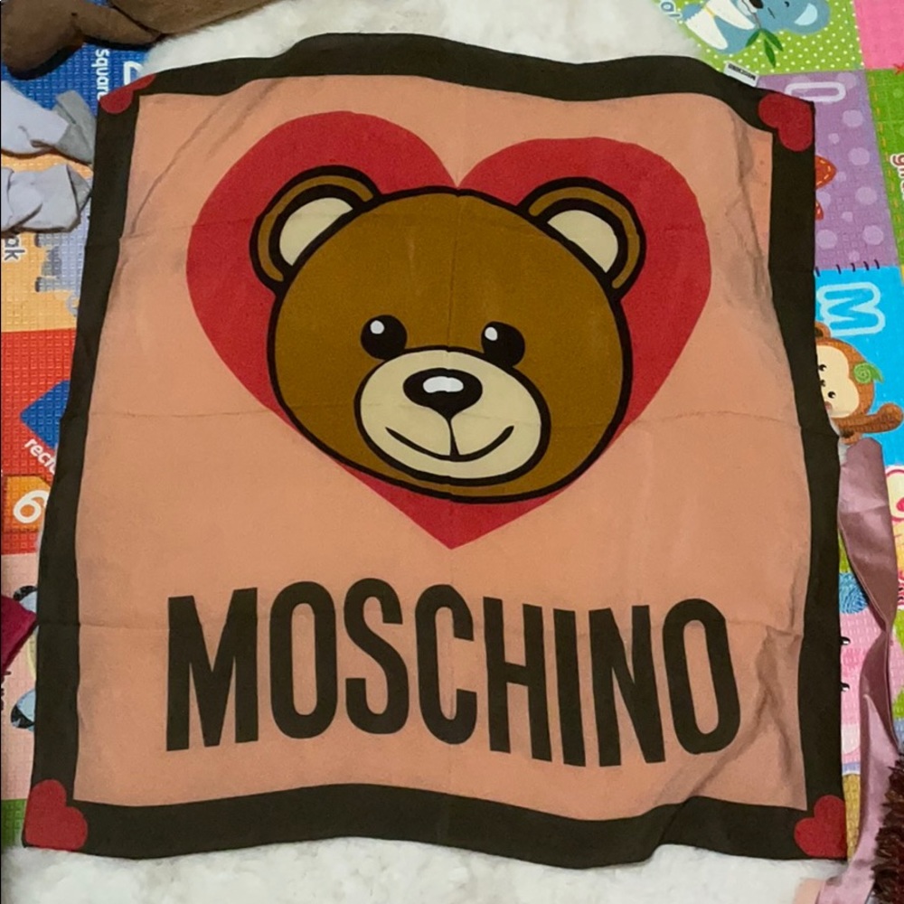 Moschino Bear silk scarf❤️